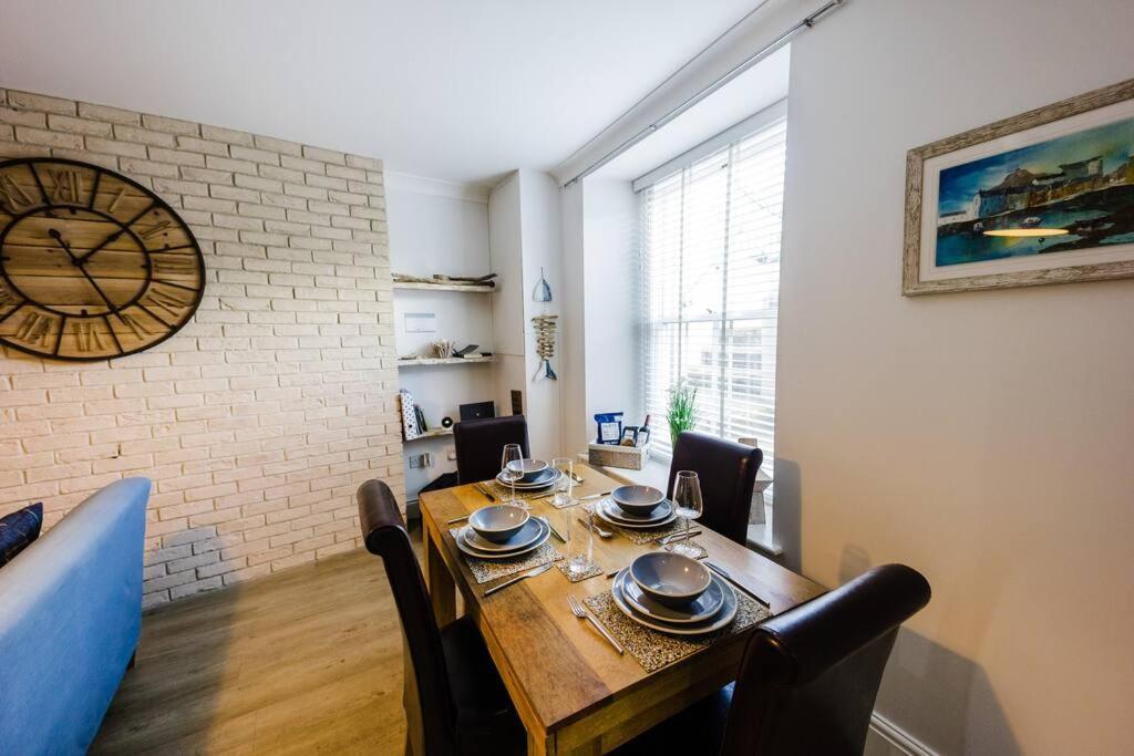 Flat 1 Flint House Tenby - 2 Bedroom - Garden - Dog Friendly Exterior foto